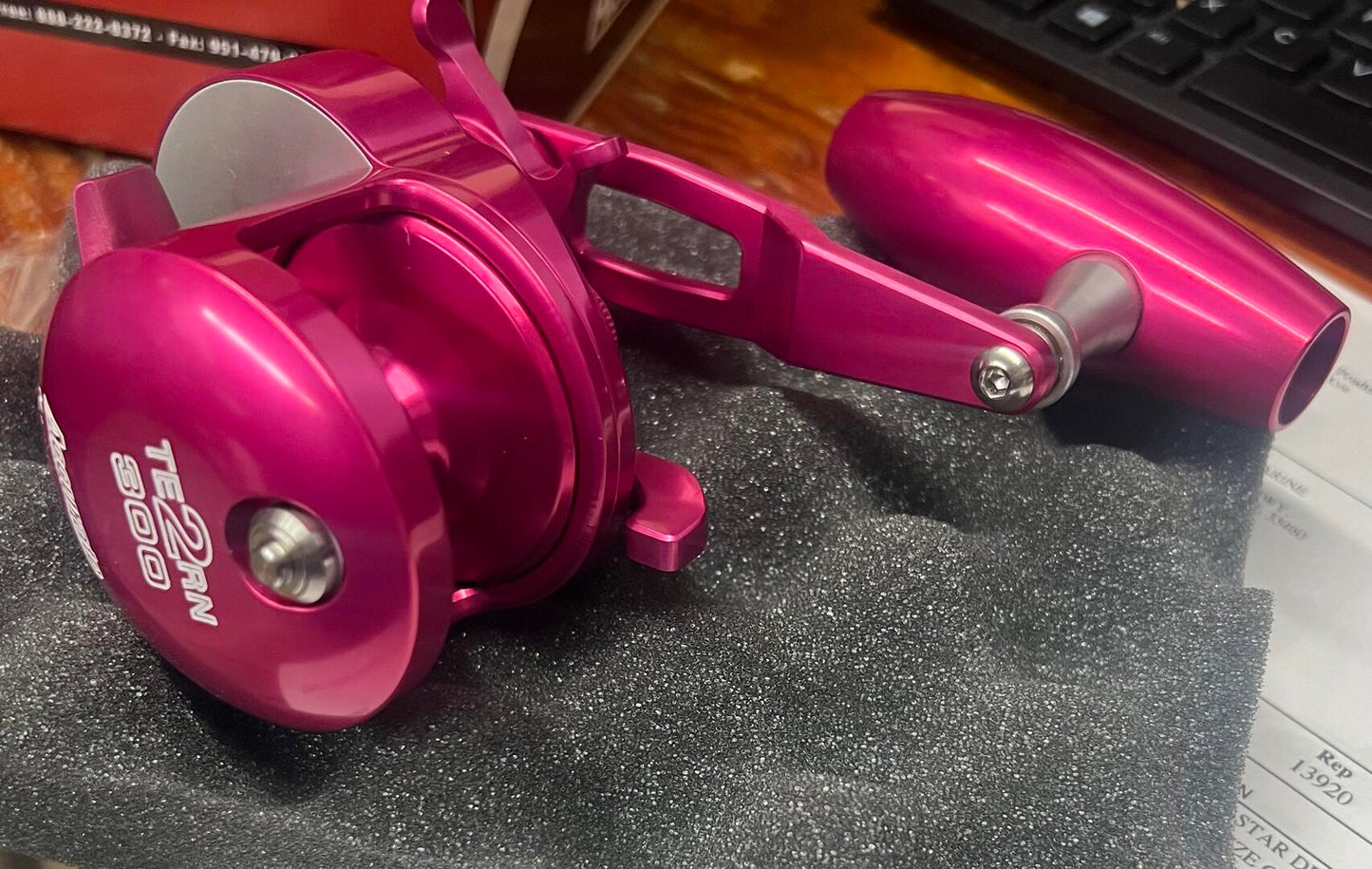 Accurate TXD-300X-SPJ Tern 2 Star 6:1 Drag Slow Pitch Jigging Reel Hot Pink.