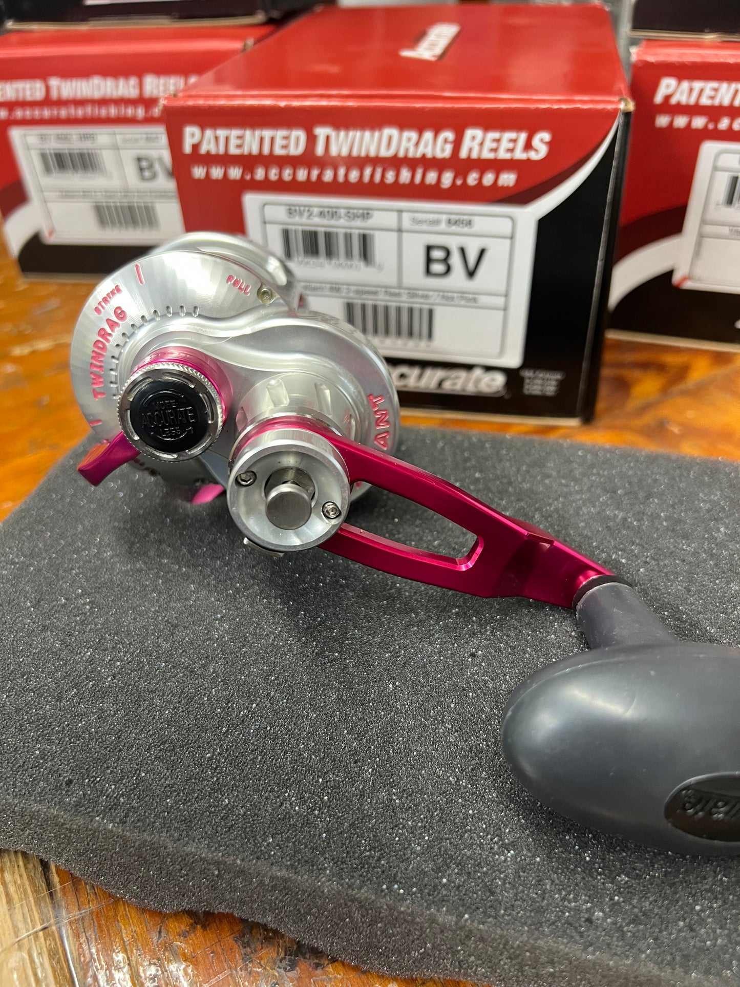 Accurate Boss Valiant BV2-400 2-Speed Lever Drag Reels Custom Silver Hot Pink