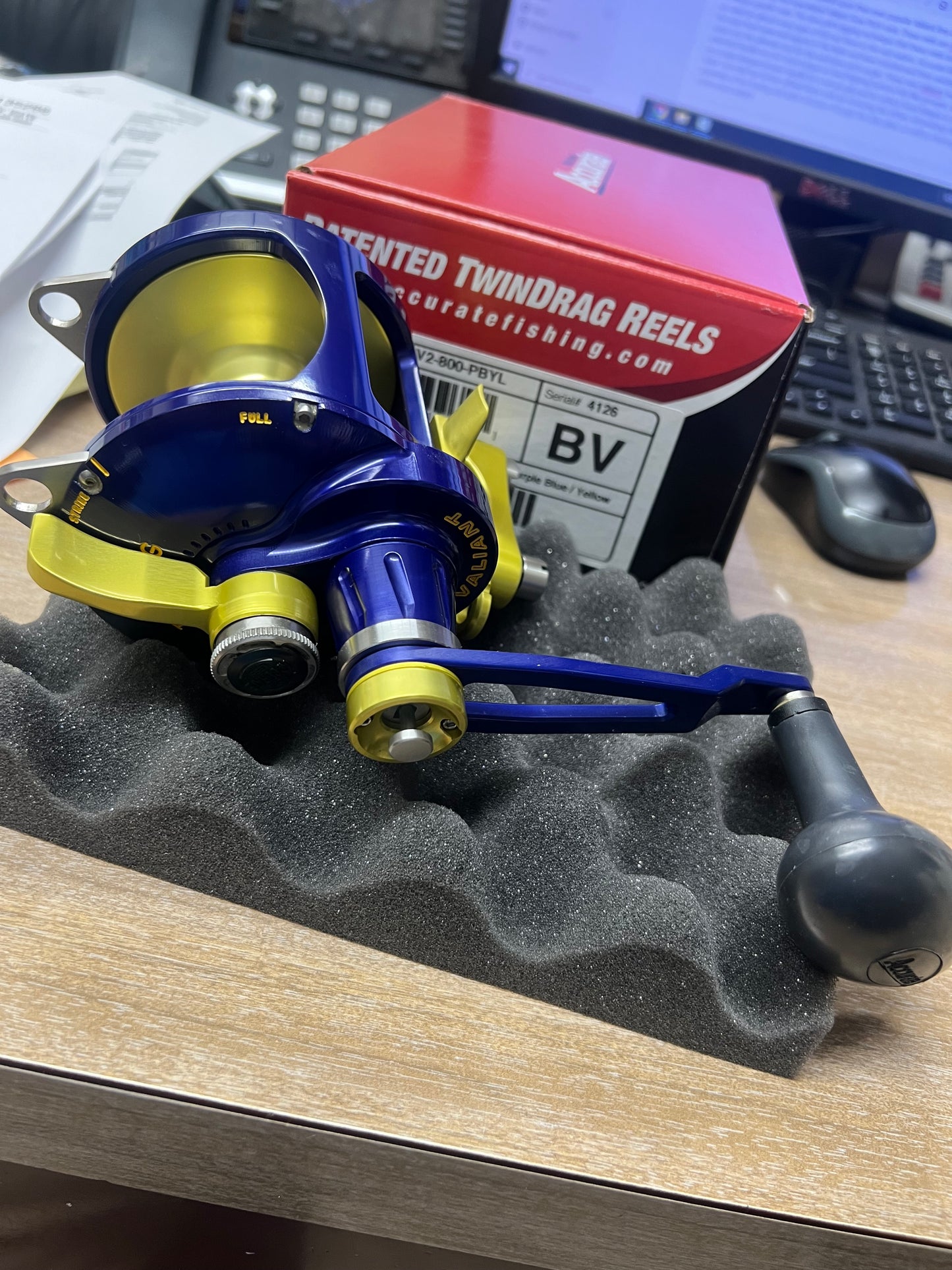 Accurate Boss Valiant 2-Speed Reel 800 Custom Purple Blue Yellow BV2-800