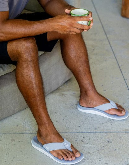 OluKai 'Ahi Kai Ash Ash Men's Sandals