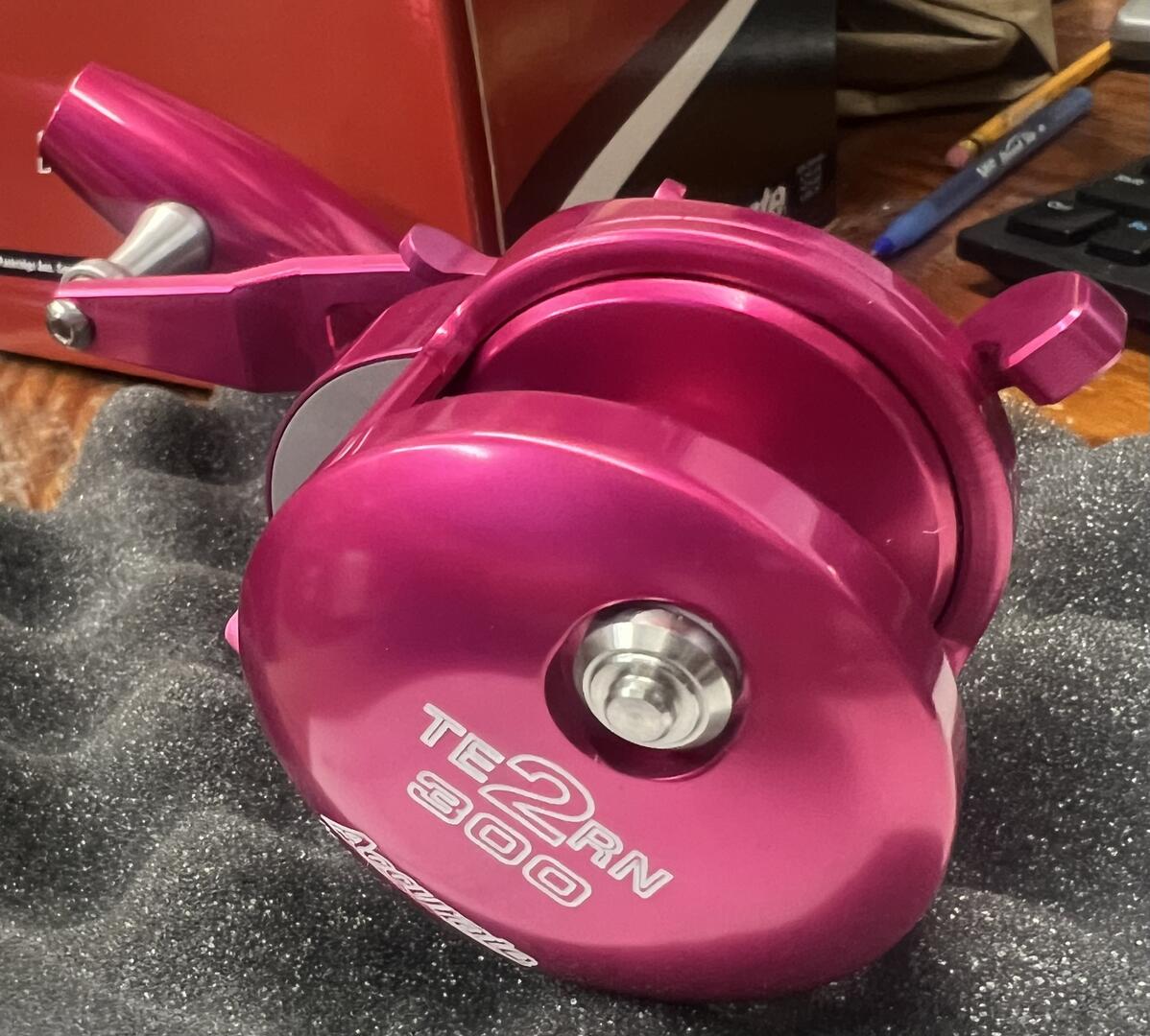 Accurate TXD-300X-SPJ Tern 2 Star 6:1 Drag Slow Pitch Jigging Reel Hot Pink