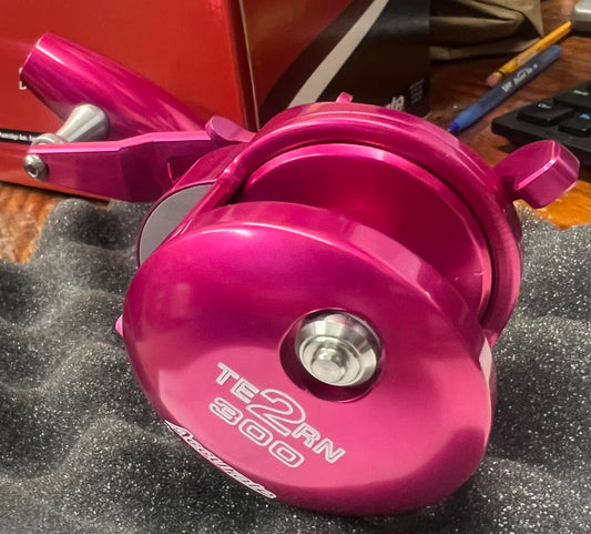 Accurate TXD-300X-SPJ Tern 2 Star 6:1 Drag Slow Pitch Jigging Reel Hot Pink