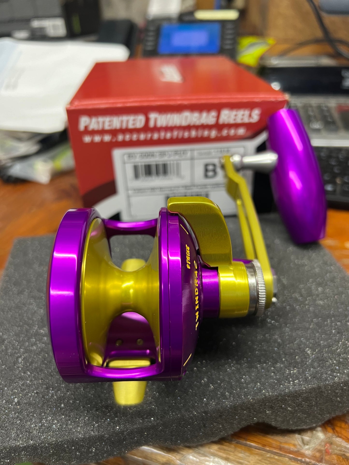 Accurate BV-500N-SPJ Boss Valiant Narrow Slow Pitch Reel Purple Yellow