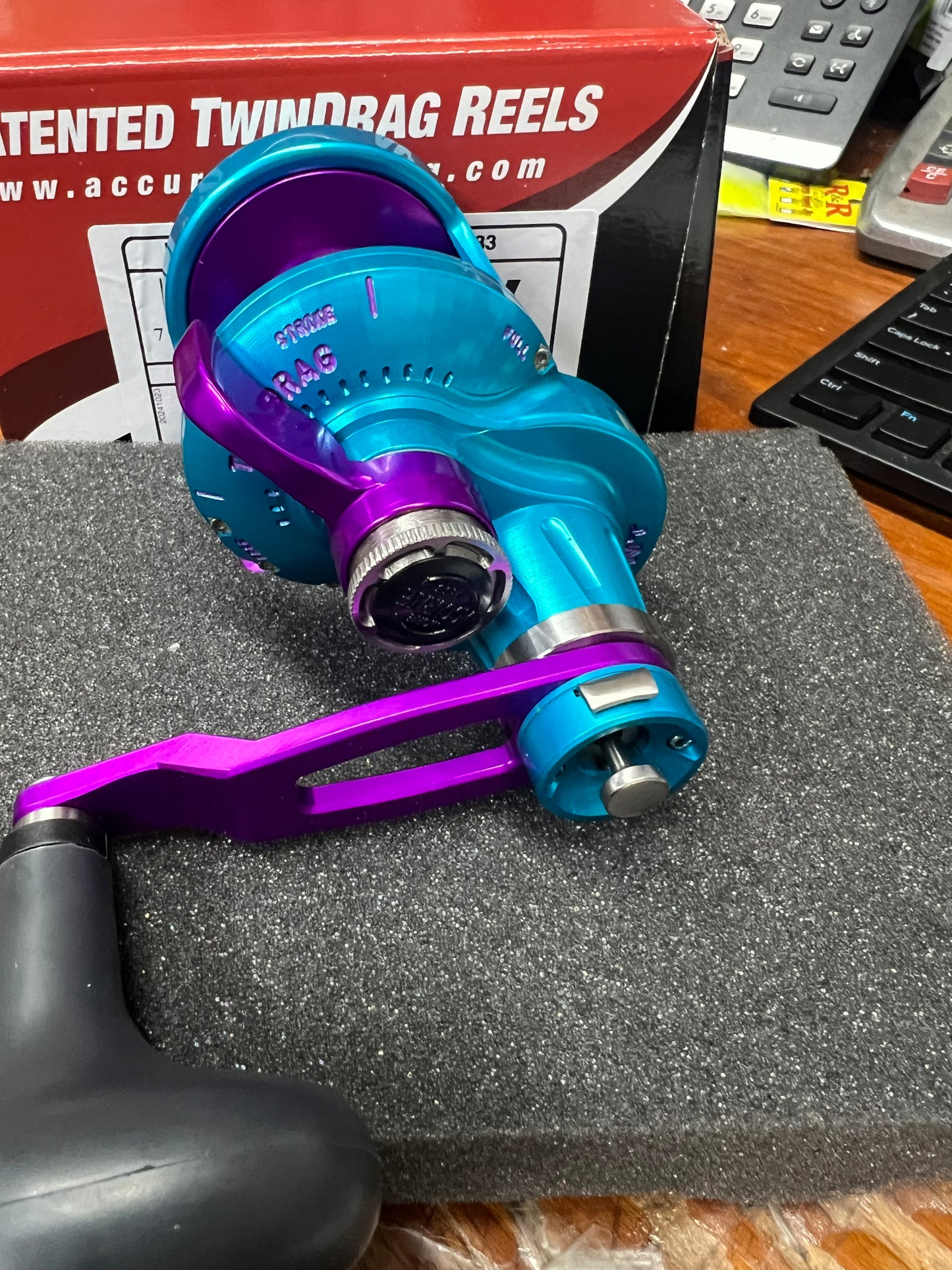 Accurate Boss Valiant BV2-400 2-Speed Lever Drag Reel Ice Blue Purple Custom