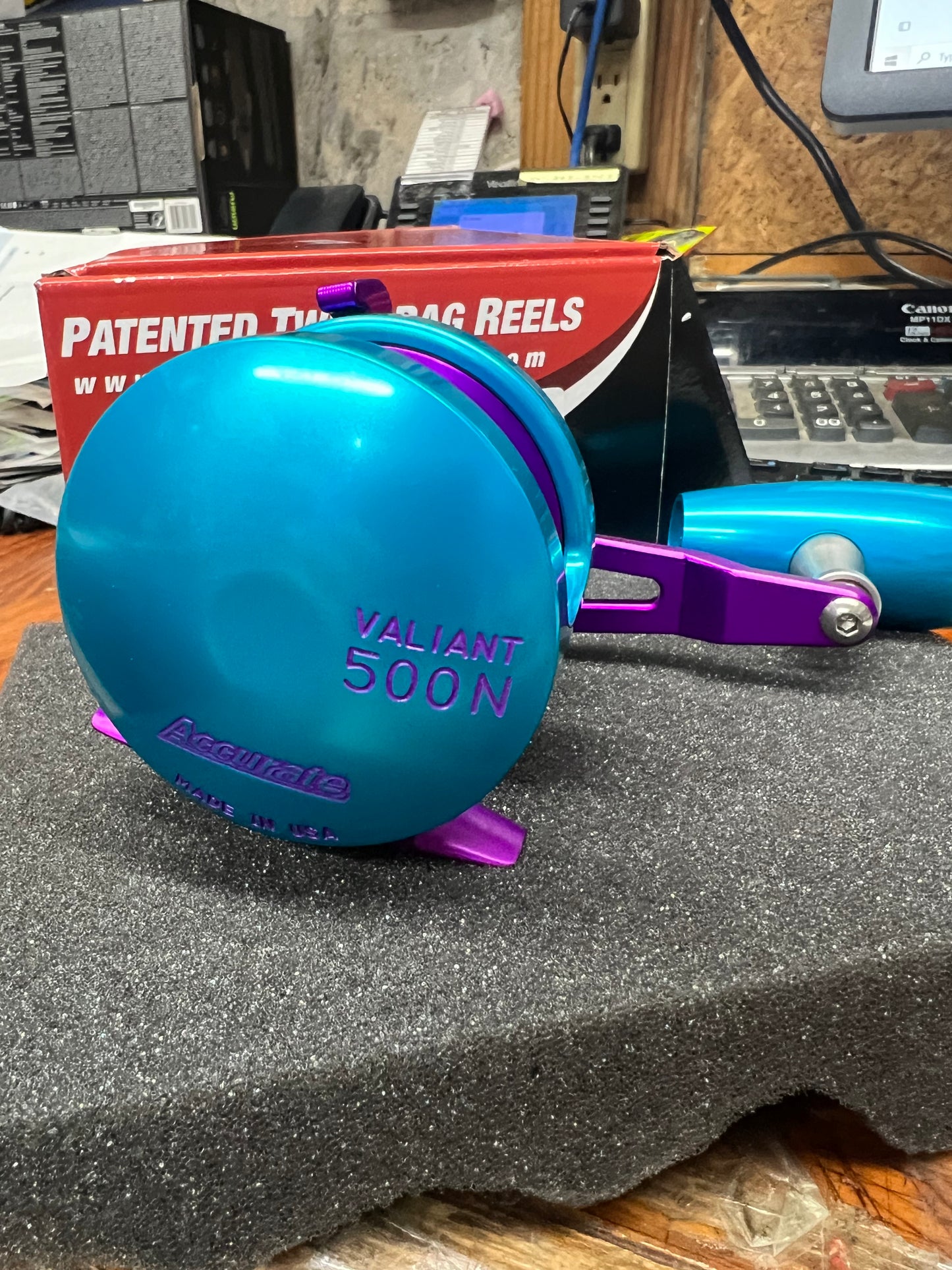 Accurate Boss Valiant BV-500N Single-Speed Lever Drag Reel Ice Blue Purple