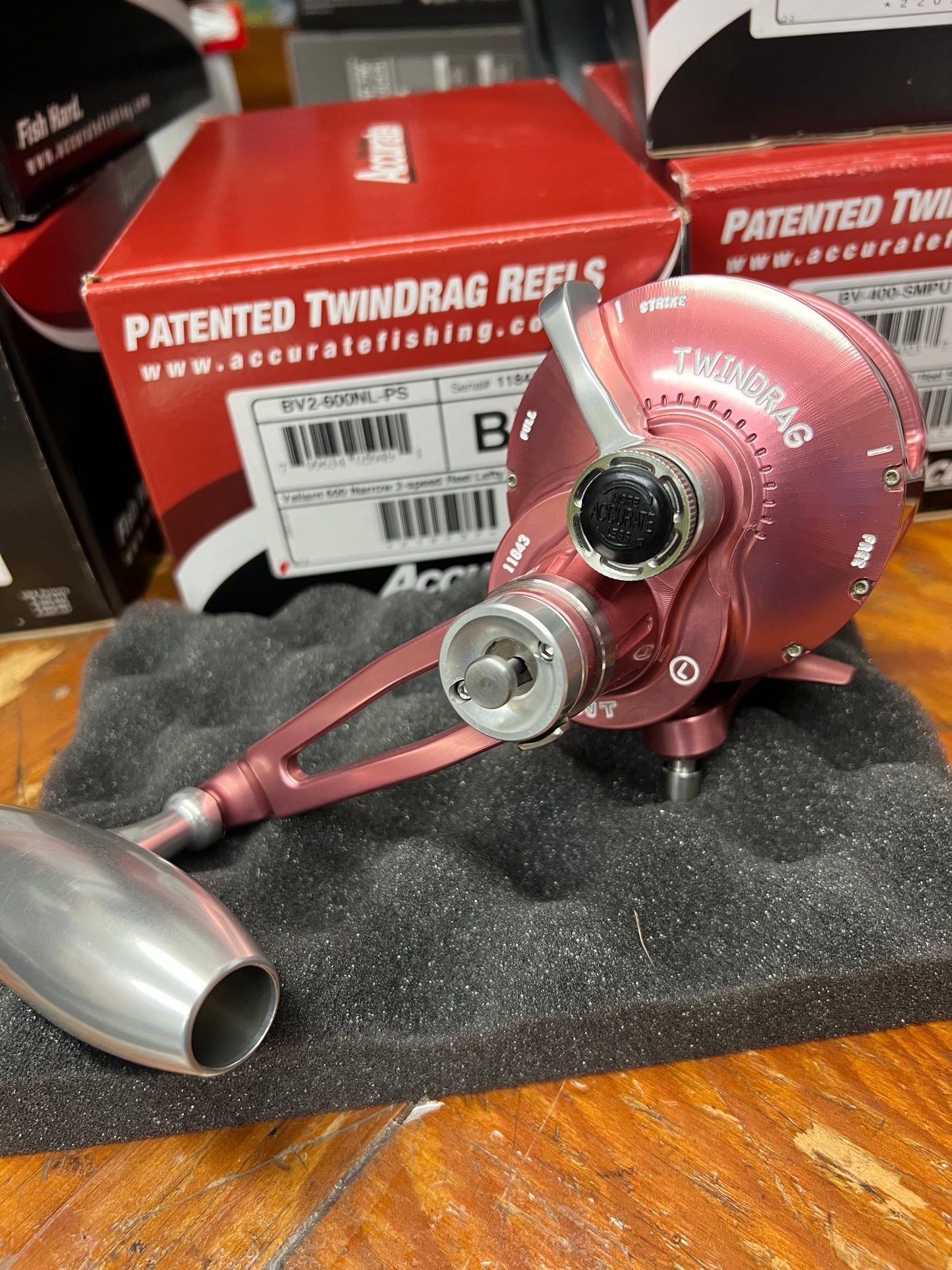 Accurate BV2-600NL Boss Valiant Slow Pitch Narrow Conventional Reel Lefty Pink Silver w/ SPJ Handle