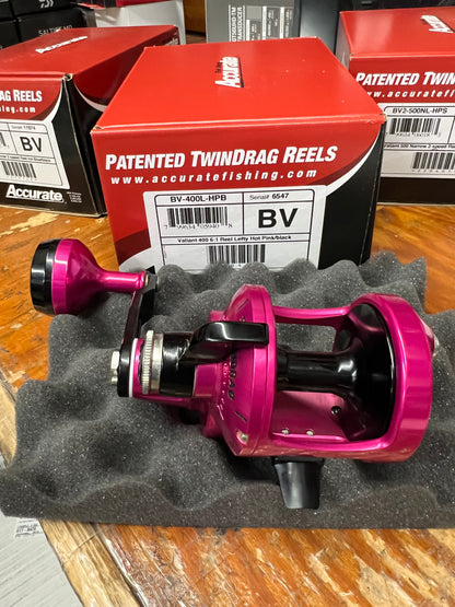 Accurate BV-400L Lefty Boss Valiant Conventional Reel -Hot Pink / Black w/  Next-Gen Round Knob