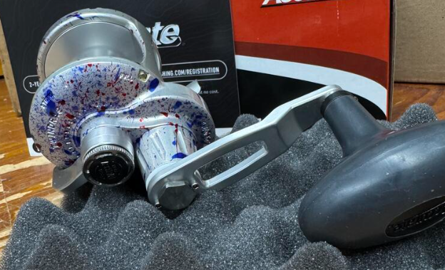 Accurate Boss Valiant 500 Silver BV Custom Red Blue Fireworks Conventional Reel