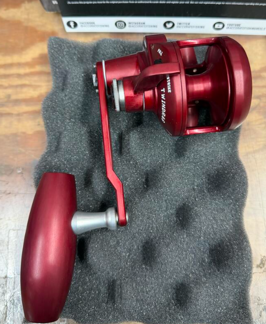 Accurate VT-300L-JIG-MWR Valiant Twindrag 300 Lefty V2 Jigging Reel Matte Wine Red