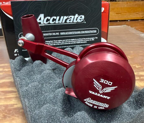 Accurate VT-300-JIG-MWR Valiant Twindrag 300 V2 Jigging Reel Matte Wine Red
