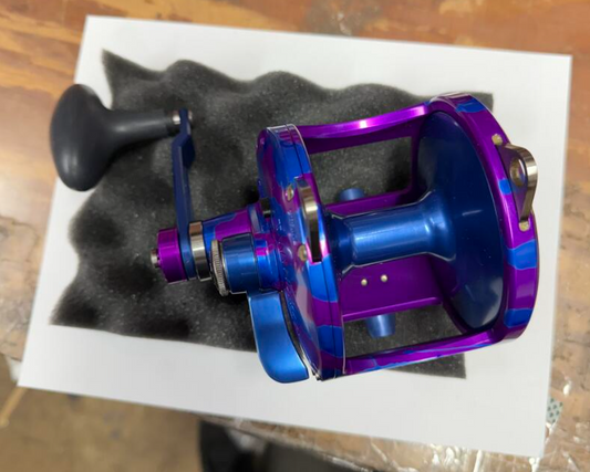 Accurate VT2-1000L-PUBLC Valiant Twindrag 1000 2-Speed Purple/Blue Camo Conventional Reel Left Hand