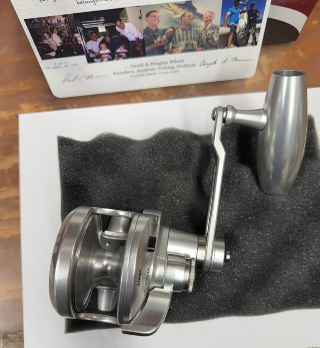 Accurate VT2-500N-JIG-S Valiant 2 500 Narrow 2-Speed American Flag Lasered V2 Jigging Conventional Reel Right Hand