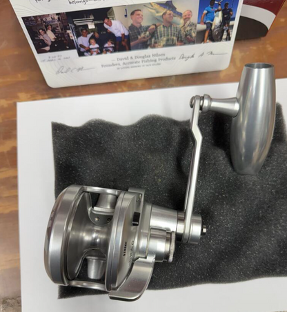 Accurate VT2-500N-JIG-S Valiant 2 500 Narrow 2-Speed American Flag Lasered V2 Jigging Conventional Reel Right Hand