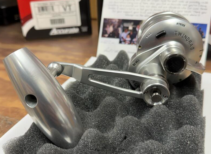 Accurate VT2-500NL-JIG-S Valiant 2 500 Narrow 2-Speed American Flag Lasered V2 Jigging Conventional Reel Left Hand