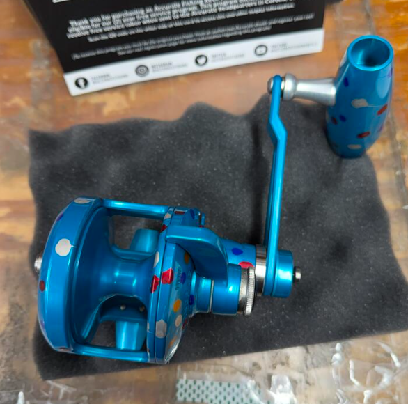 Accurate VT2-500NP-FP Valiant 2 500 Narrow Plus 2-Speed Conventional Reel Fruity Pebbles SPJ Handle