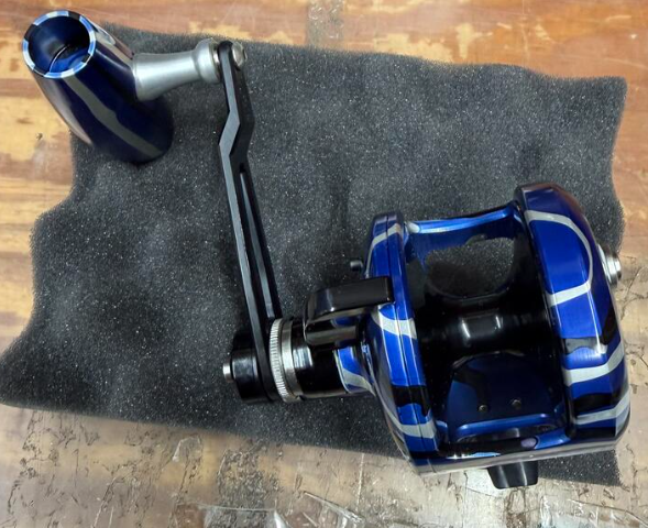 Accurate VT2-500NLP-BT Valiant 2 500 Narrow Plus 2-Speed Conventional Reel Blue Tiger Left SPJ Handle