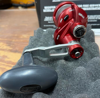 Accurate VT2-300CL-MRS Valiant 2 300 2-Speed Reel Red Silver Left Hand W/ Clicker
