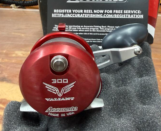 Accurate VT2-300CL-MRS Valiant 2 300 2-Speed Reel Red Silver Left Hand W/ Clicker