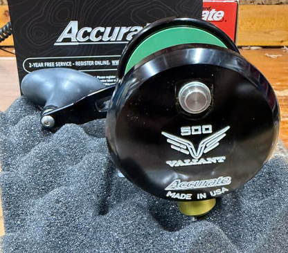Accurate VT-500-BMC Valiant Twindrag 500 Conventional Reel Black/Multi Color Right Hand