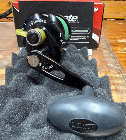 Accurate VT-500-BMC Valiant Twindrag 500 Conventional Reel Black/Multi Color Right Hand