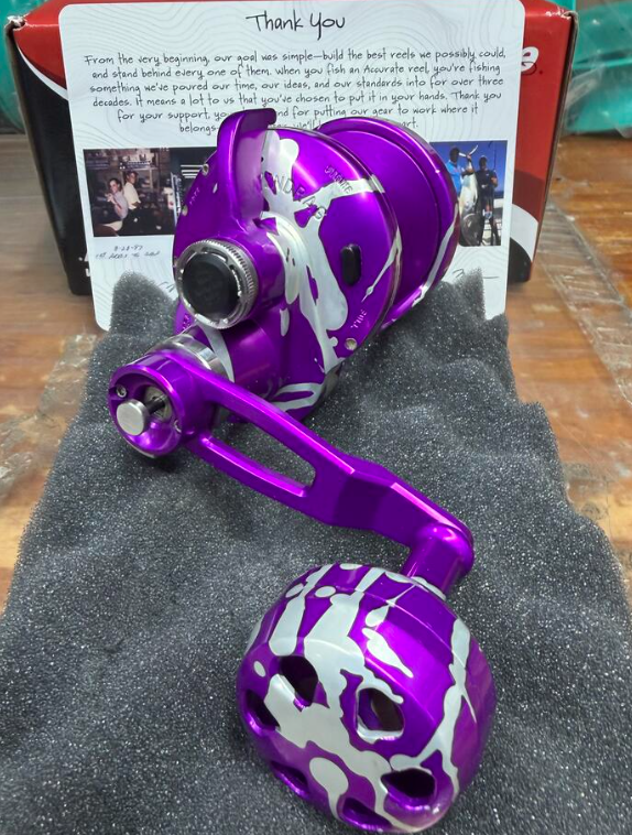 Accurate VT2-500-PSLINE Valiant Twindrag 500 2-Speed Conventional Reel Purple Silver Lines Right Hand