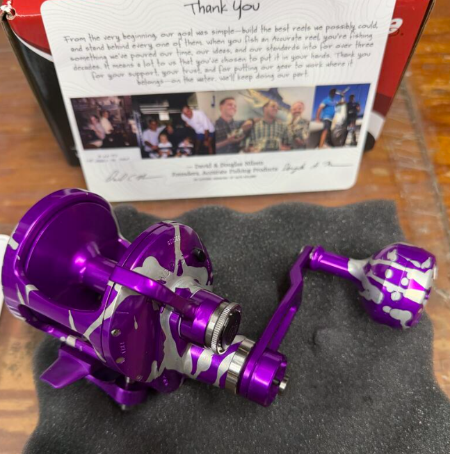 Accurate VT2-500-PSLINE Valiant Twindrag 500 2-Speed Conventional Reel Purple Silver Lines Right Hand
