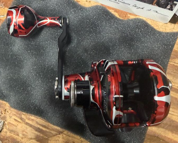 Accurate VT-300CL-BRSL Valiant 300 Conventional Reel Black Red Silver Lines Clicker V2 Left Hand