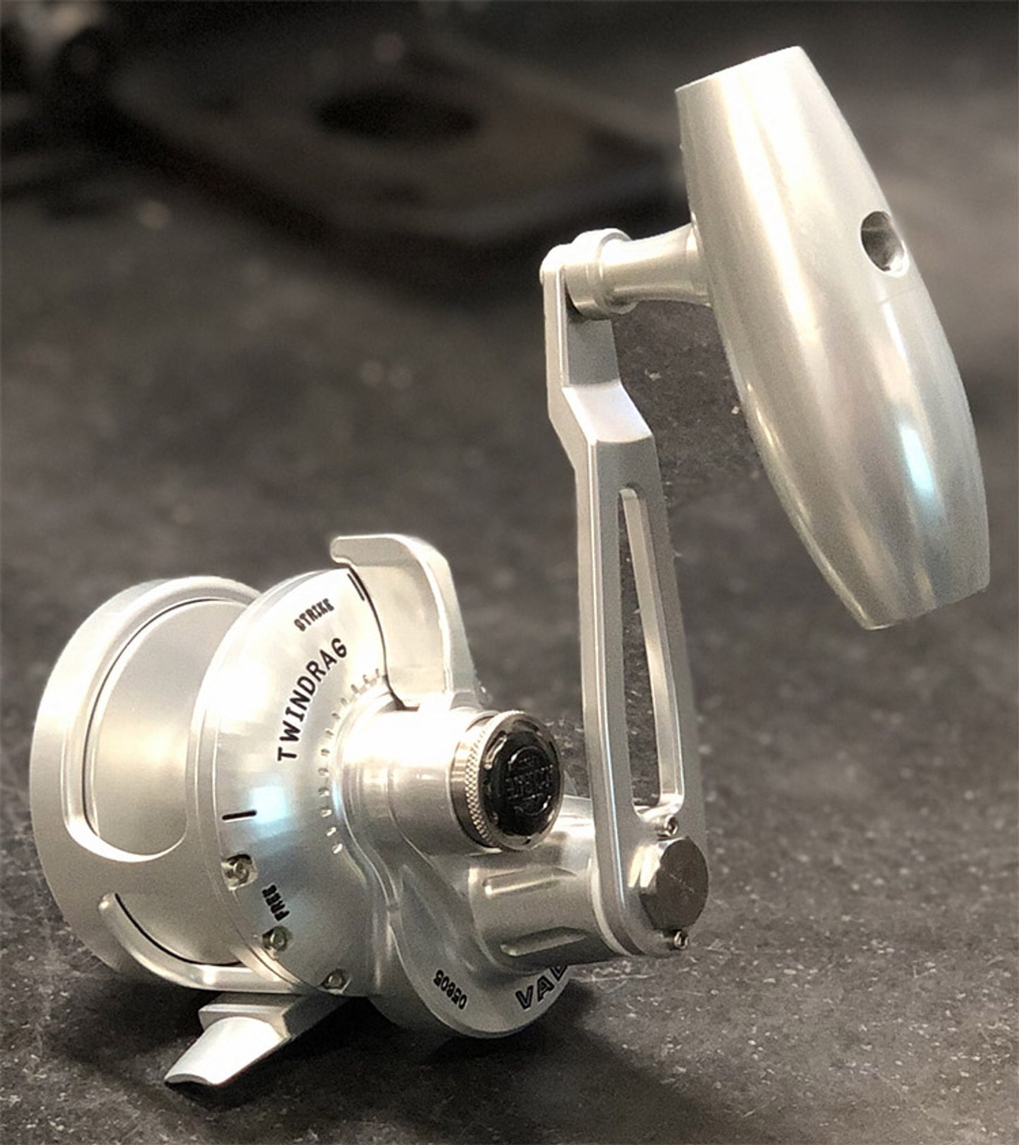 Accurate BV-500N-SPJ Boss Valiant Slow Pitch Conventional Reel.