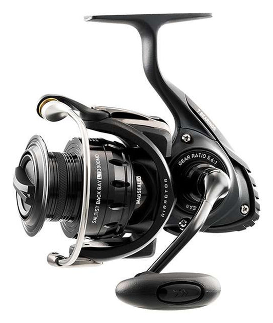 Daiwa Saltist Back Bay Spinning Reel. (STTBB3000LT)